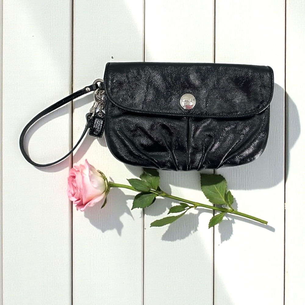 Coach Black Leather Wristlet | Silver‎ Hardware | Classic Snap Flap